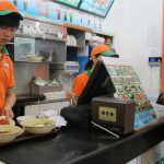 Du học sinh làm thêm tại Nhật.