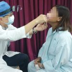 Bác sĩ khám bệnh