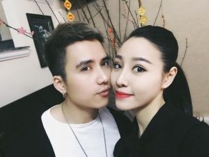 Mạnh Quân và vợ