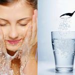 Rửa mặt với nước muối pha loãng