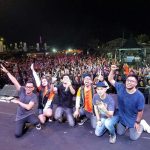 Nhóm nhạc cùng người hâm mộ