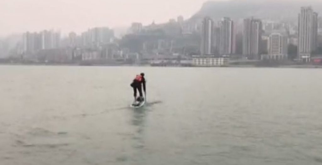 Liu-Fucao-chèo-thuyền-trong-mưa